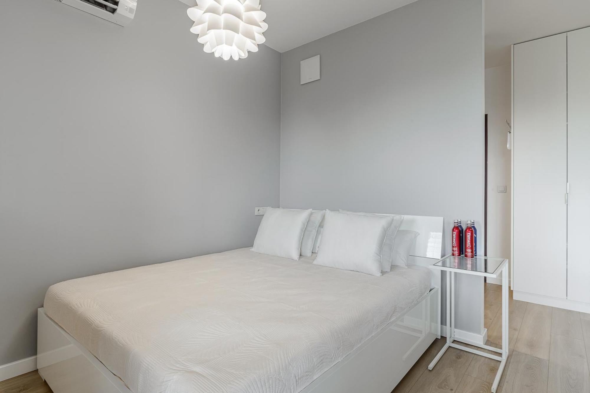 Cozy Family Apartments With Balcony Near Zlote Tarasy Warsaw Exterior photo
