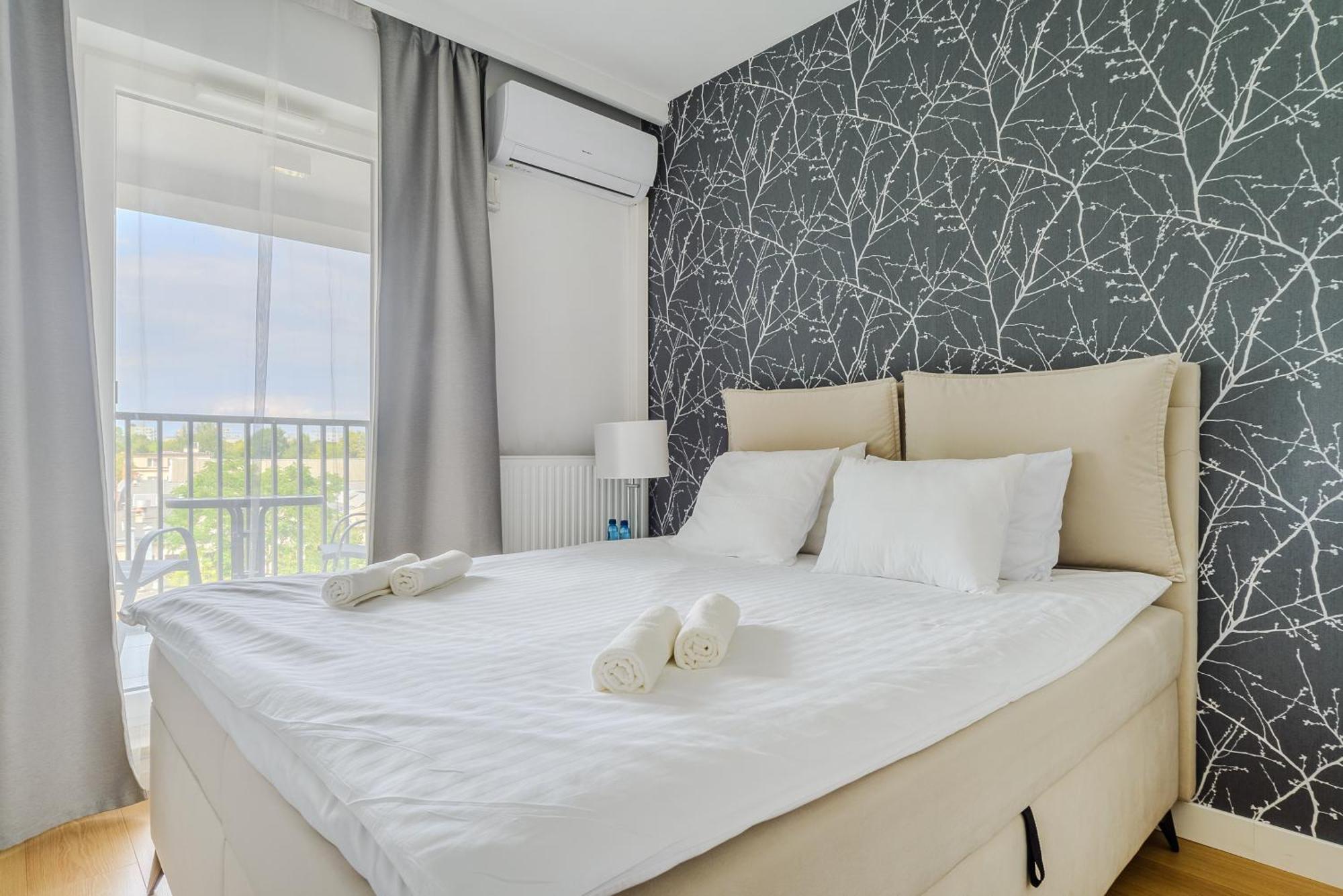 Cozy Family Apartments With Balcony Near Zlote Tarasy Warsaw Exterior photo