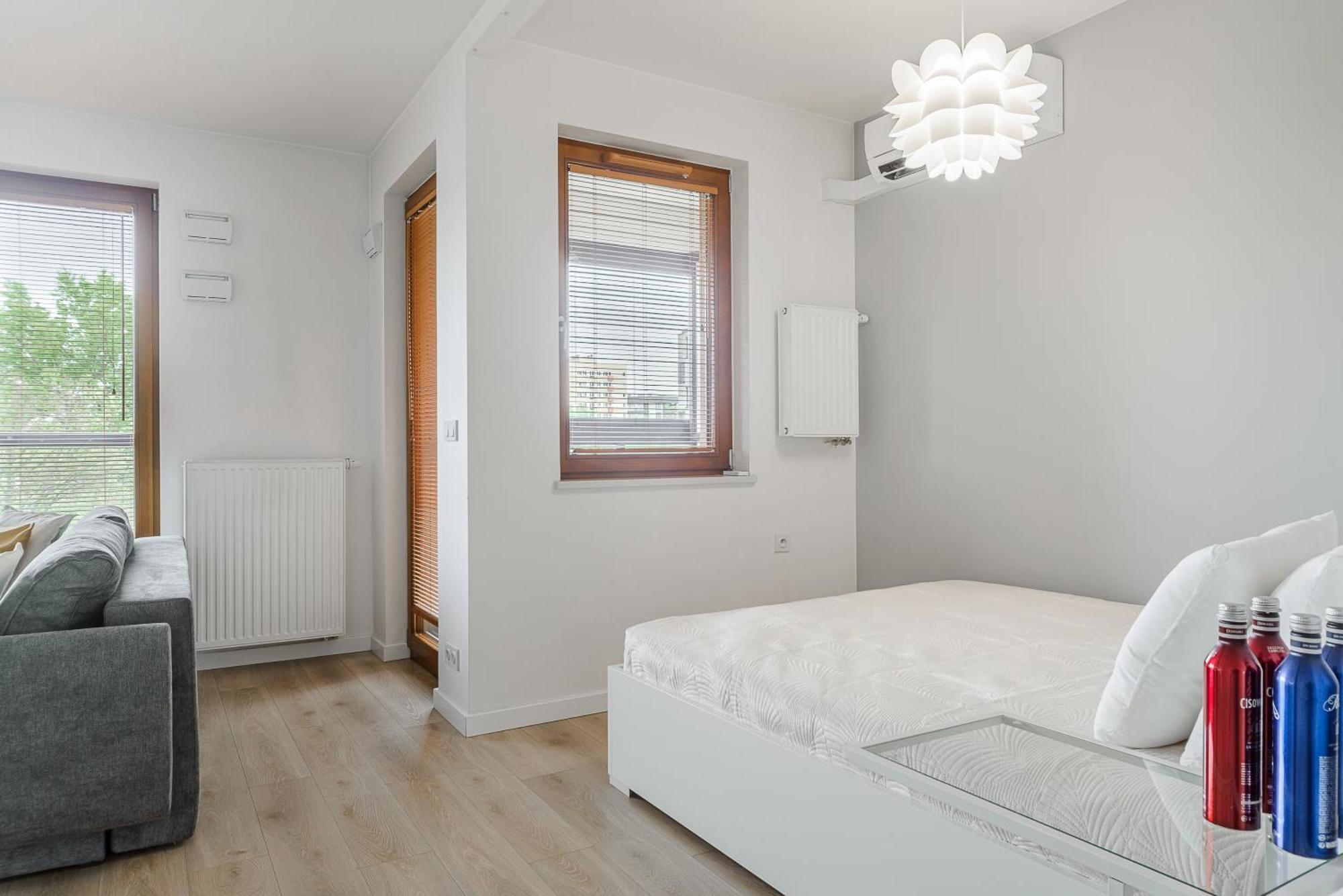 Cozy Family Apartments With Balcony Near Zlote Tarasy Warsaw Exterior photo