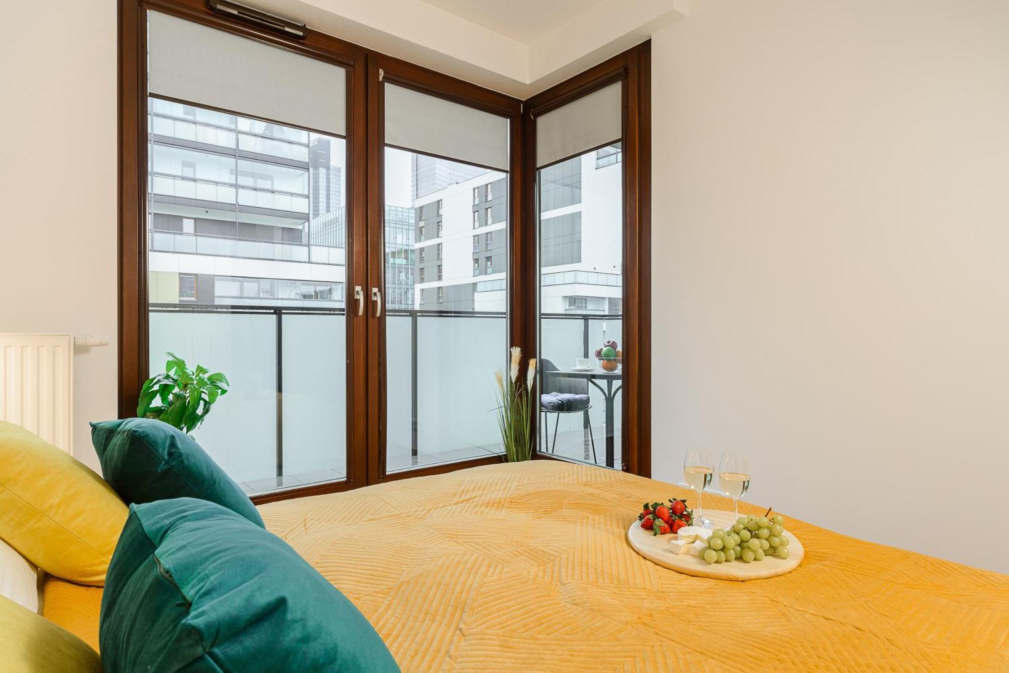 Cozy Family Apartments With Balcony Near Zlote Tarasy Warsaw Exterior photo