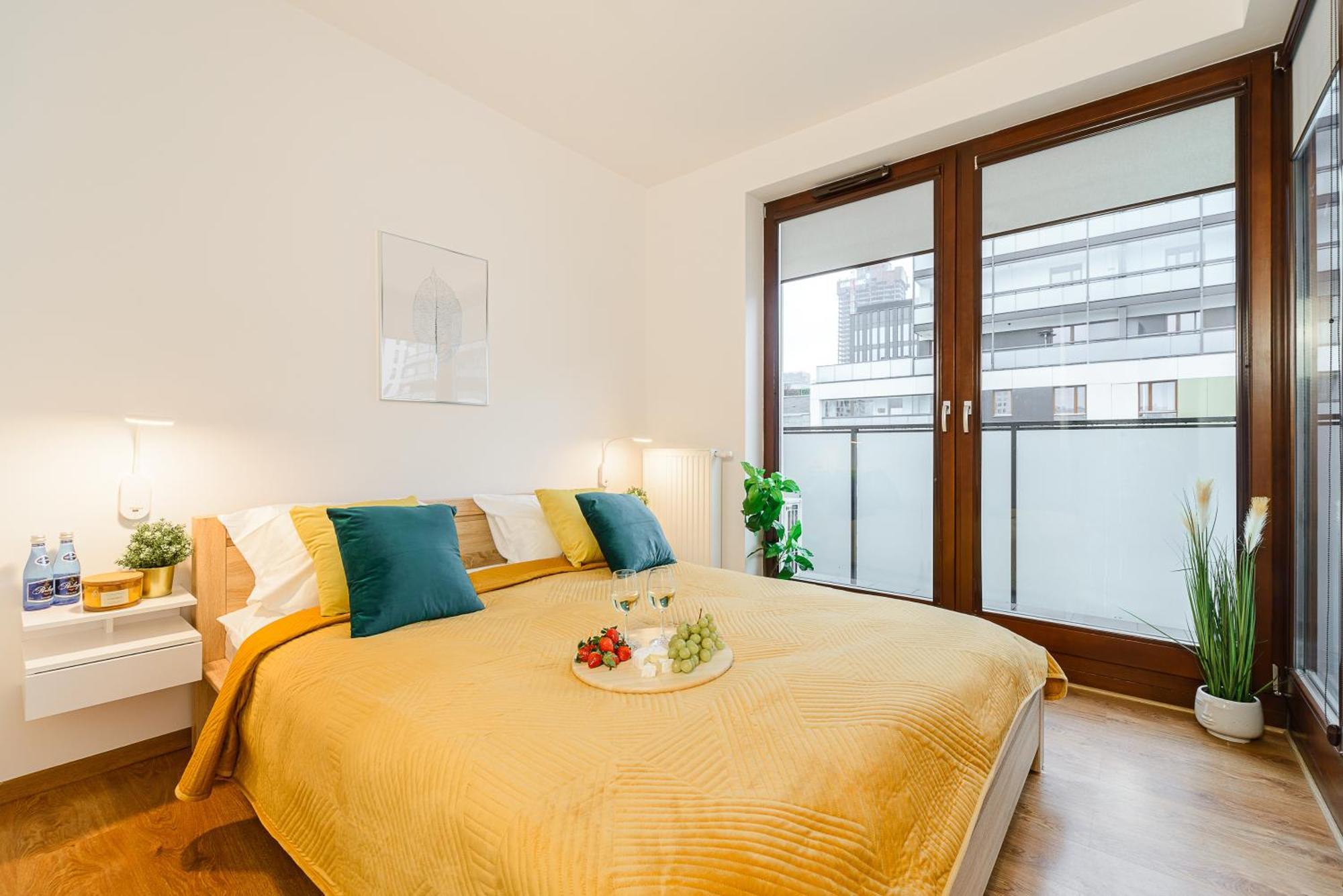 Cozy Family Apartments With Balcony Near Zlote Tarasy Warsaw Room photo