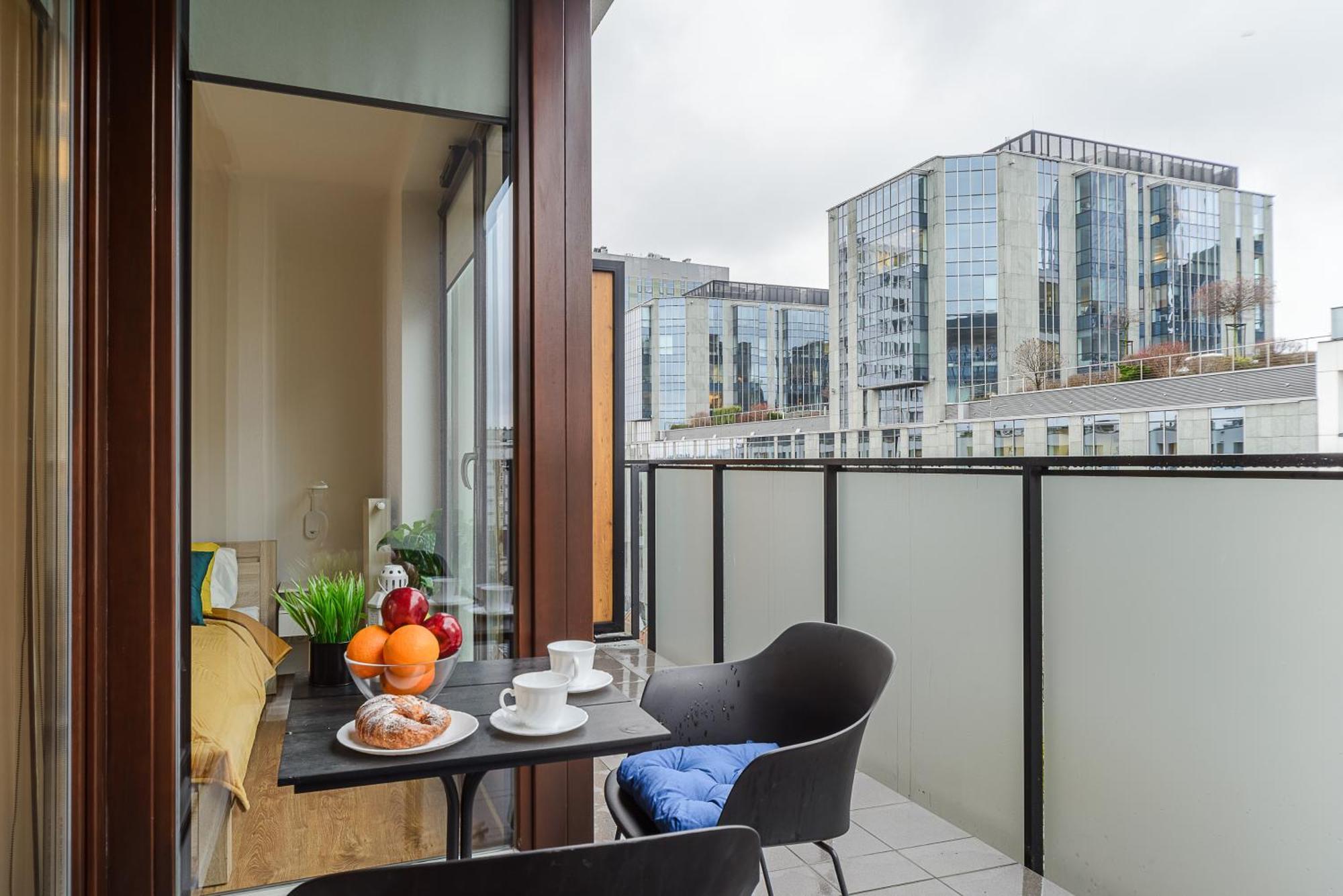 Cozy Family Apartments With Balcony Near Zlote Tarasy Warsaw Room photo