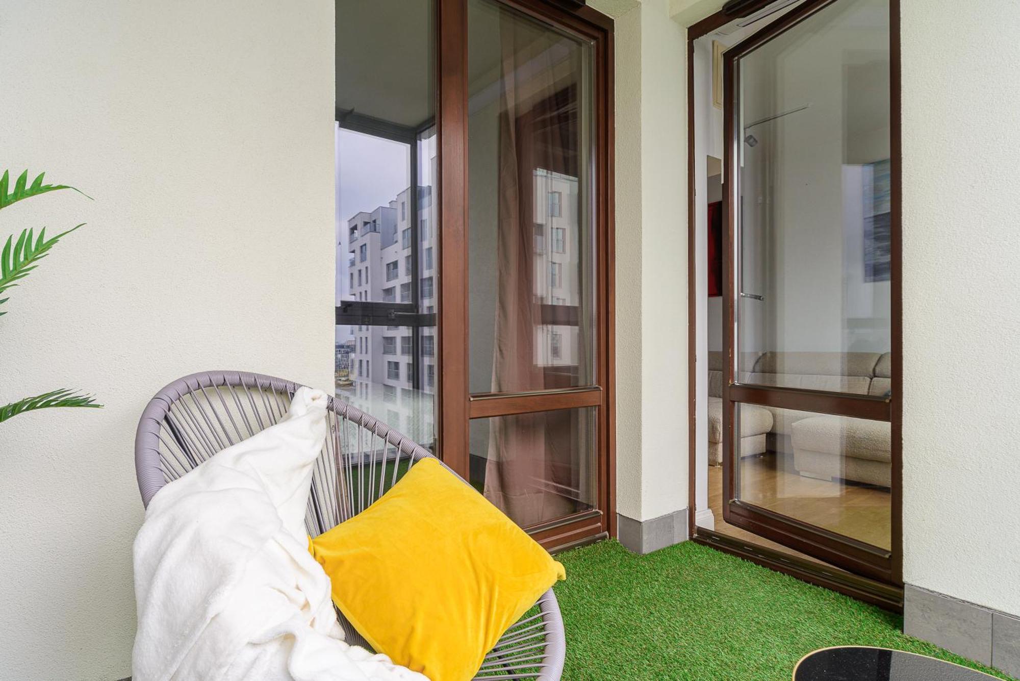 Cozy Family Apartments With Balcony Near Zlote Tarasy Warsaw Exterior photo